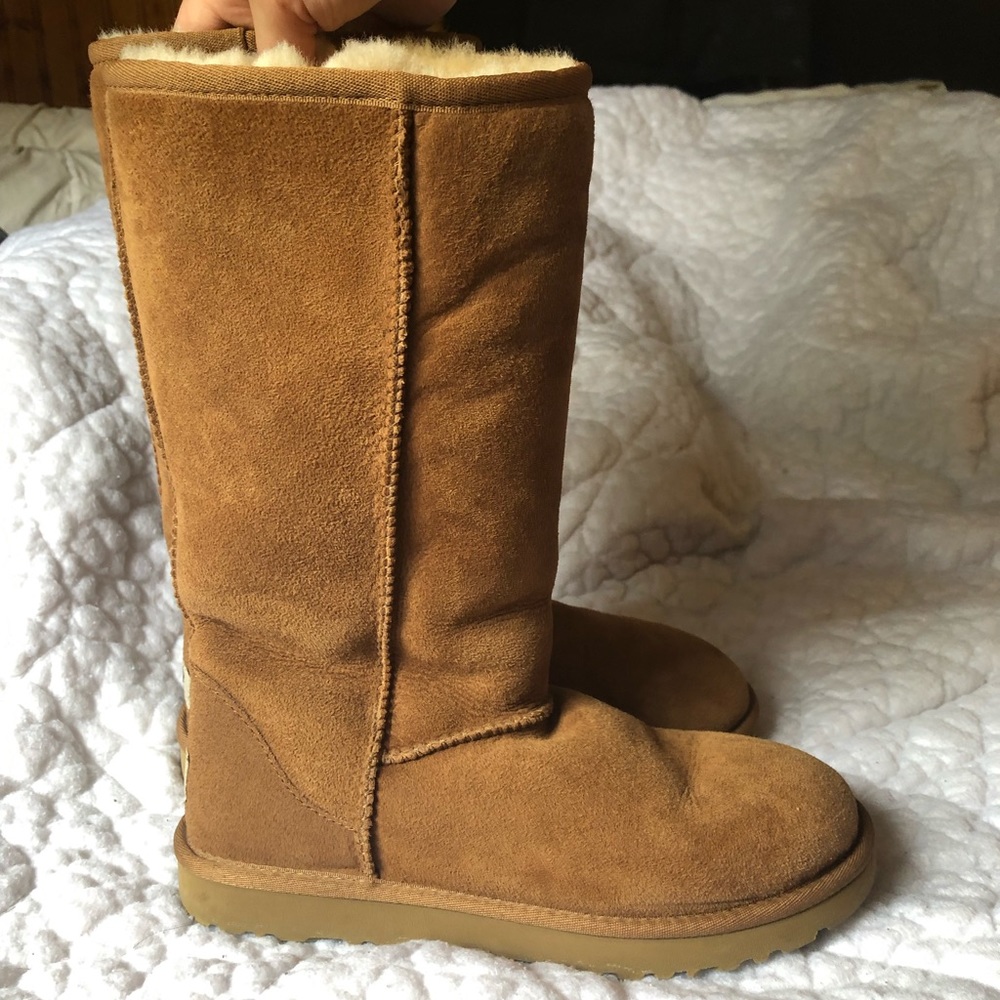 UGGS- Knee high-Chestnut colored Boots 🌟